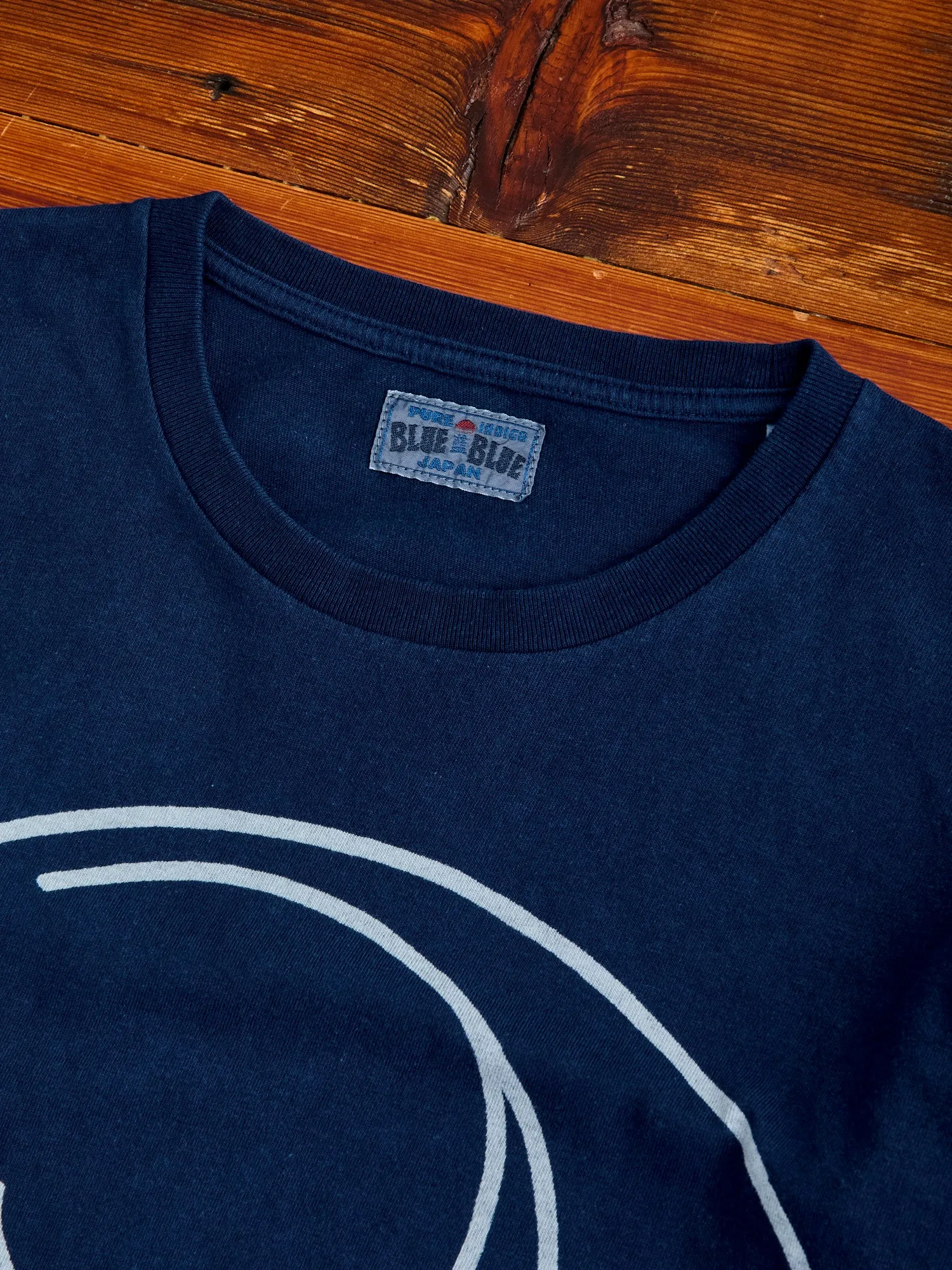 "Mitsutomoe" Bassen T-Shirt in Indigo